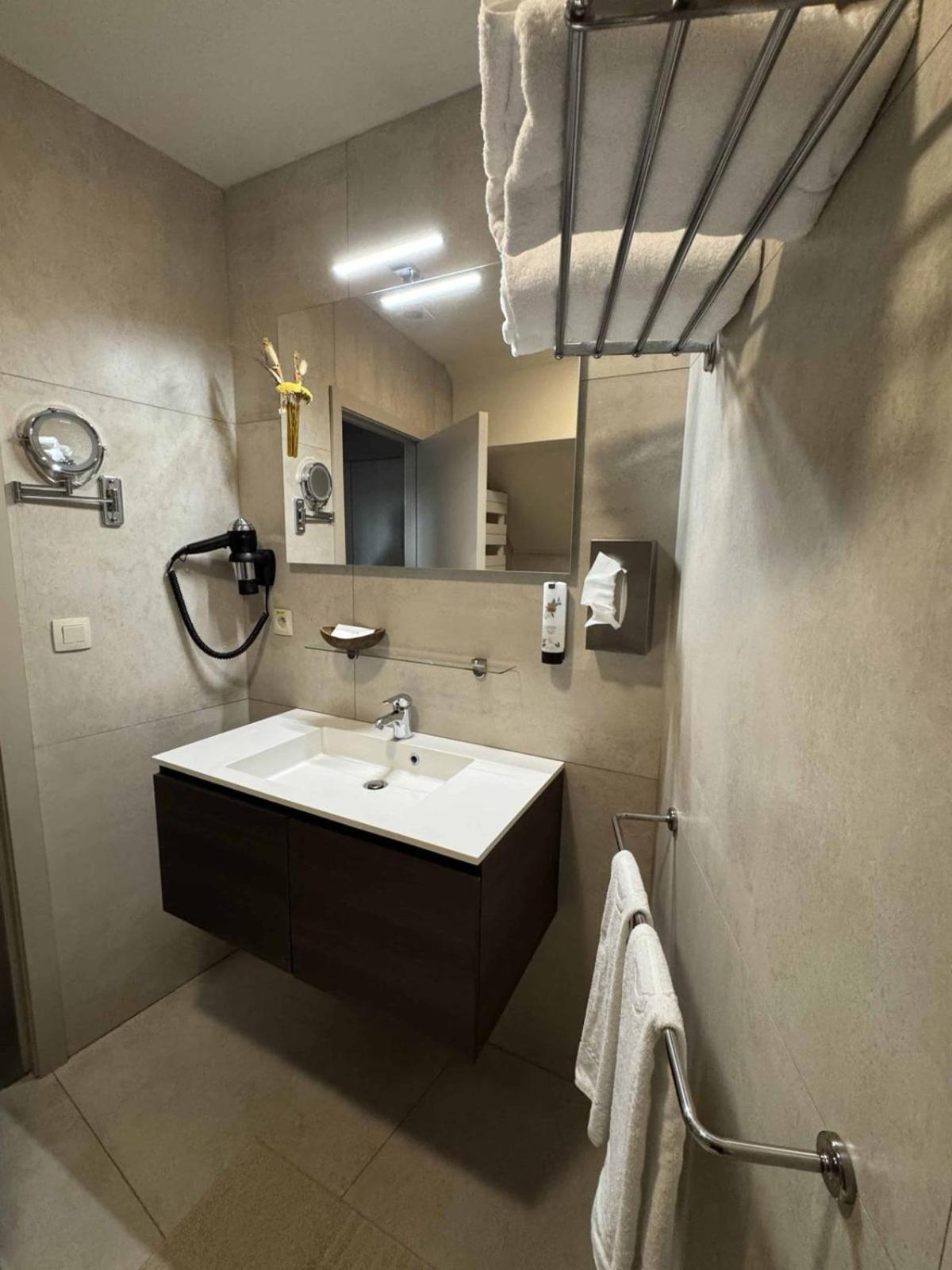 Hoeselt Hotel Monte Cristo מראה חיצוני תמונה